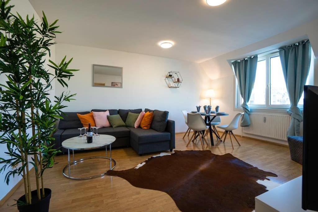 Stylish 2 Floor Penthouse • 15 Min To City Center Wien Eksteriør billede