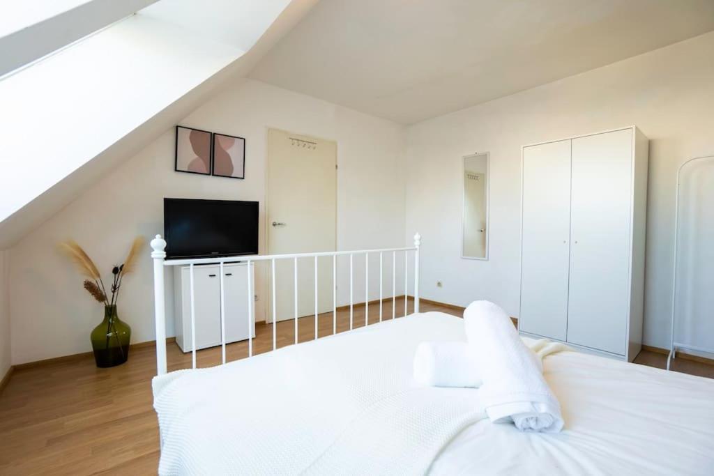 Stylish 2 Floor Penthouse • 15 Min To City Center Wien Eksteriør billede