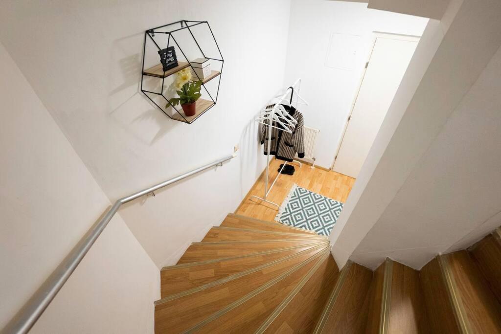 Stylish 2 Floor Penthouse • 15 Min To City Center Wien Eksteriør billede