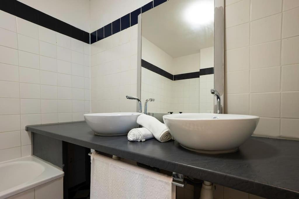 Stylish 2 Floor Penthouse • 15 Min To City Center Wien Eksteriør billede