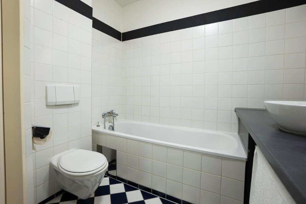 Stylish 2 Floor Penthouse • 15 Min To City Center Wien Eksteriør billede