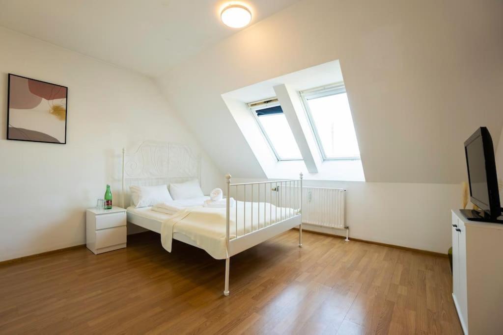 Stylish 2 Floor Penthouse • 15 Min To City Center Wien Eksteriør billede